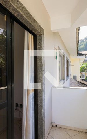 Casa de condomínio à venda com 175m², 3 quartos e 3 vagas Casa de condomínio à venda com 175m², 3 quartos e 3 vagasVaranda da Suíte