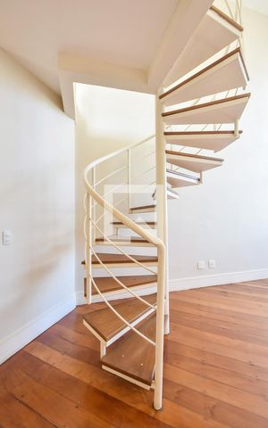 Apartamento para alugar com 180m², 4 quartos e 3 vagasEscada 