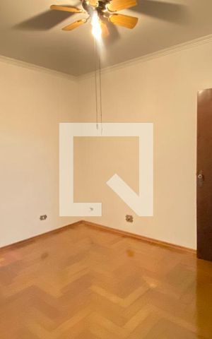 Casa à venda com 198m², 3 quartos e 2 vagasQuarto 3