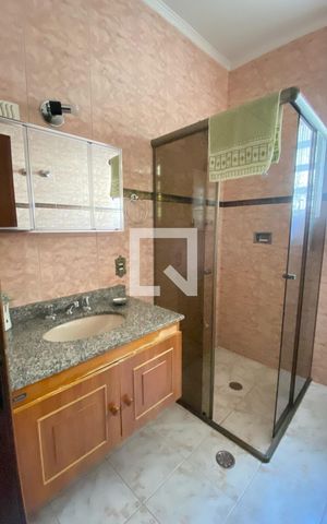Casa à venda com 198m², 3 quartos e 2 vagasBanheiro Social 