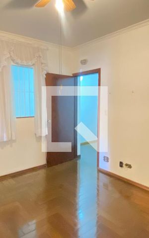 Casa à venda com 198m², 3 quartos e 2 vagasQuarto 3 