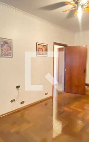 Casa à venda com 198m², 3 quartos e 2 vagasQuarto - Suíte 