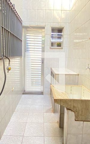 Casa à venda com 198m², 3 quartos e 2 vagasÁrea de Serviço Descoberta 