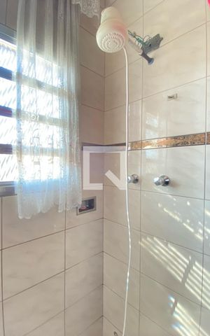 Casa à venda com 198m², 3 quartos e 2 vagasBanheiro - Suíte 