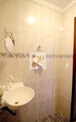Casa à venda com 219m², 3 quartos e 2 vagas Casa à venda com 219m², 3 quartos e 2 vagasLavabo