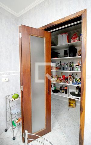 Casa à venda com 219m², 3 quartos e 2 vagas Casa à venda com 219m², 3 quartos e 2 vagasDispensa