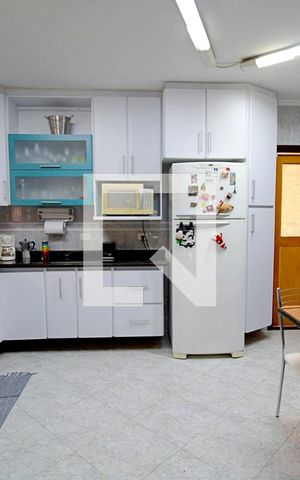 Casa à venda com 219m², 3 quartos e 2 vagas Casa à venda com 219m², 3 quartos e 2 vagasCozinha