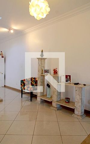Casa à venda com 219m², 3 quartos e 2 vagas Casa à venda com 219m², 3 quartos e 2 vagasSala