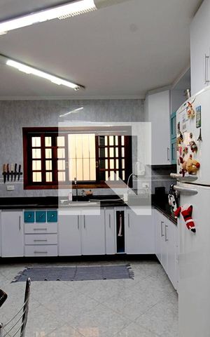 Casa à venda com 219m², 3 quartos e 2 vagas Casa à venda com 219m², 3 quartos e 2 vagasCozinha