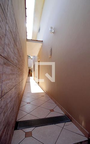 Casa à venda com 219m², 3 quartos e 2 vagas Casa à venda com 219m², 3 quartos e 2 vagasCorredor