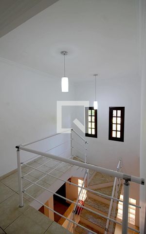 Casa à venda com 219m², 3 quartos e 2 vagas Casa à venda com 219m², 3 quartos e 2 vagasCorredor