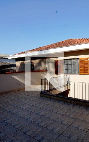 Casa à venda com 219m², 3 quartos e 2 vagas Casa à venda com 219m², 3 quartos e 2 vagasQuintal