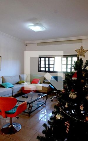 Casa à venda com 219m², 3 quartos e 2 vagas Casa à venda com 219m², 3 quartos e 2 vagasSala