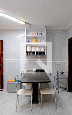 Casa à venda com 219m², 3 quartos e 2 vagas Casa à venda com 219m², 3 quartos e 2 vagasCozinha