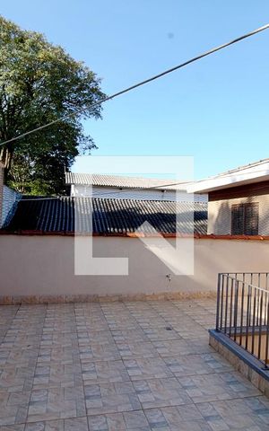 Casa à venda com 219m², 3 quartos e 2 vagas Casa à venda com 219m², 3 quartos e 2 vagasQuintal
