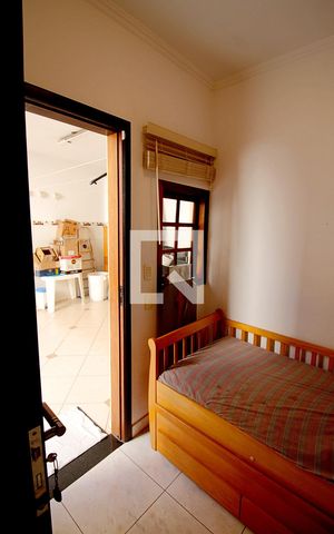 Casa à venda com 219m², 3 quartos e 2 vagas Casa à venda com 219m², 3 quartos e 2 vagasQuarto de Serviço