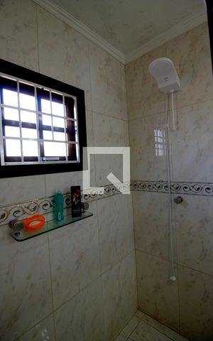 Casa à venda com 219m², 3 quartos e 2 vagas Casa à venda com 219m², 3 quartos e 2 vagasBanheiro