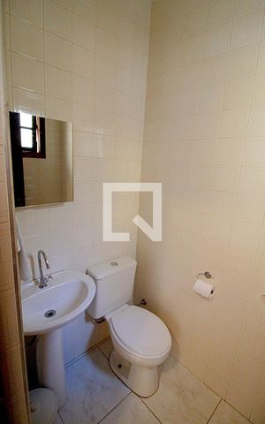 Casa à venda com 219m², 3 quartos e 2 vagas Casa à venda com 219m², 3 quartos e 2 vagasBanheiro de serviço