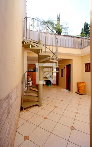 Casa à venda com 219m², 3 quartos e 2 vagas Casa à venda com 219m², 3 quartos e 2 vagasQuintal