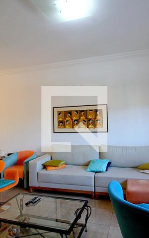Casa à venda com 219m², 3 quartos e 2 vagas Casa à venda com 219m², 3 quartos e 2 vagasSala