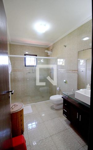 Casa à venda com 219m², 3 quartos e 2 vagas Casa à venda com 219m², 3 quartos e 2 vagasBanheiro da Suíte 1