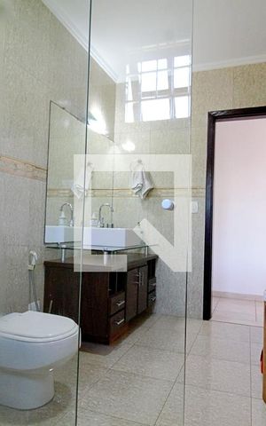 Casa à venda com 219m², 3 quartos e 2 vagas Casa à venda com 219m², 3 quartos e 2 vagasBanheiro da Suíte 1