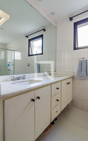 Apartamento à venda com 170m², 3 quartos e 2 vagasBanheiro da suíte