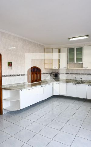 Casa à venda com 302m², 3 quartos e 4 vagas Casa à venda com 302m², 3 quartos e 4 vagasCozinha