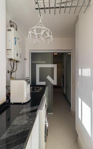 Apartamento à venda com 188m², 3 quartos e 2 vagas Apartamento à venda com 188m², 3 quartos e 2 vagasÁrea de serviço