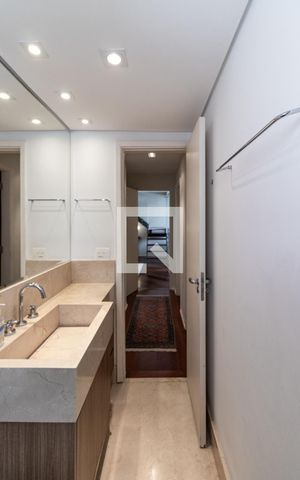 Apartamento à venda com 188m², 3 quartos e 2 vagas Apartamento à venda com 188m², 3 quartos e 2 vagasBanheiro Social Inferior
