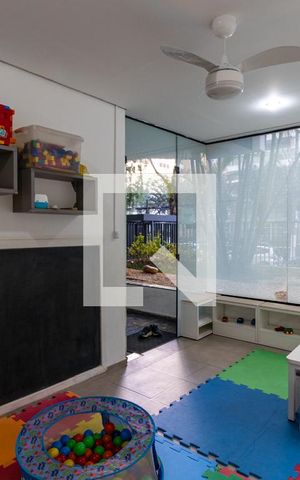 Apartamento à venda com 188m², 3 quartos e 2 vagas Apartamento à venda com 188m², 3 quartos e 2 vagasÁrea comum - brinquedoteca