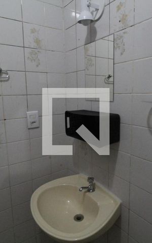Casa de condomínio para alugar com 36m², 1 quarto e sem vagaBanheiro