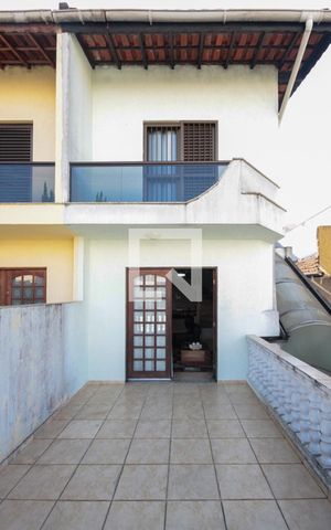 Casa à venda com 157m², 3 quartos e 2 vagas Casa à venda com 157m², 3 quartos e 2 vagasVaranda