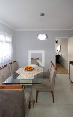 Casa à venda com 157m², 3 quartos e 2 vagas Casa à venda com 157m², 3 quartos e 2 vagasSala de Jantar