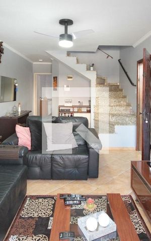 Casa à venda com 157m², 3 quartos e 2 vagas Casa à venda com 157m², 3 quartos e 2 vagasSala