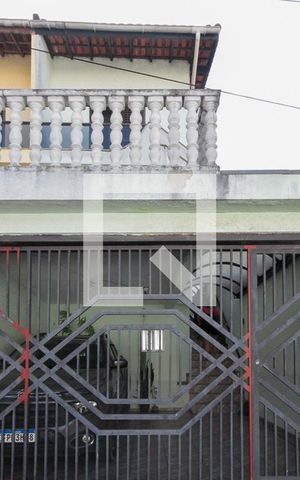Casa à venda com 157m², 3 quartos e 2 vagas Casa à venda com 157m², 3 quartos e 2 vagasFachada