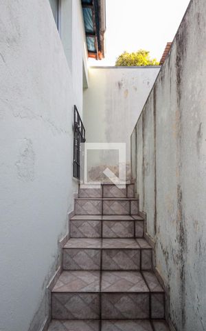 Casa à venda com 157m², 3 quartos e 2 vagas Casa à venda com 157m², 3 quartos e 2 vagasEscada