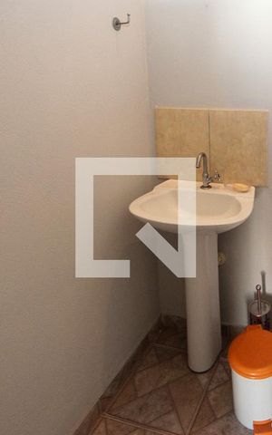 Casa à venda com 157m², 3 quartos e 2 vagas Casa à venda com 157m², 3 quartos e 2 vagasBanheiro
