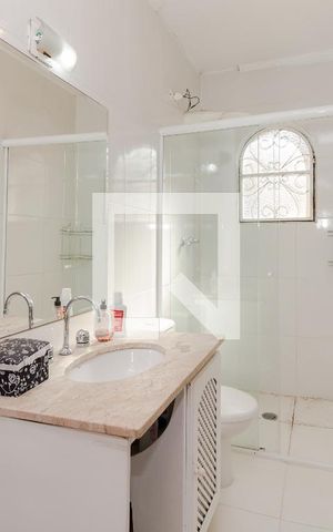 Casa para alugar com 190m², 3 quartos e 2 vagas Casa para alugar com 190m², 3 quartos e 2 vagasBanheiro Social