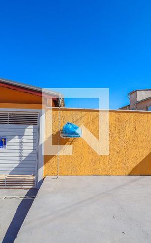 Casa à venda com 260m², 2 quartos e 2 vagas Casa à venda com 260m², 2 quartos e 2 vagasFachada