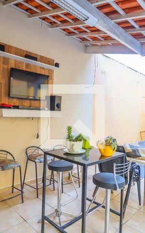 Casa à venda com 260m², 2 quartos e 2 vagas Casa à venda com 260m², 2 quartos e 2 vagasQuintal