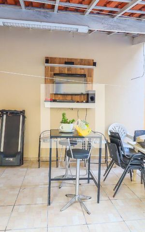 Casa à venda com 260m², 2 quartos e 2 vagas Casa à venda com 260m², 2 quartos e 2 vagasQuintal