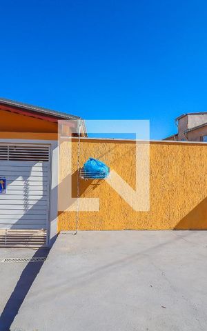 Casa à venda com 260m², 2 quartos e 2 vagas Casa à venda com 260m², 2 quartos e 2 vagasFachada