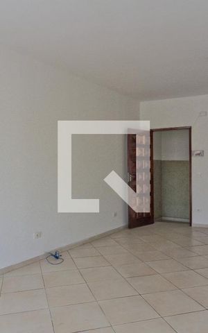 Casa à venda com 98m², 3 quartos e 5 vagas Casa à venda com 98m², 3 quartos e 5 vagasSala
