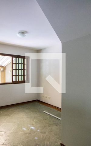 Casa à venda com 167m², 3 quartos e 3 vagas Casa à venda com 167m², 3 quartos e 3 vagasSala