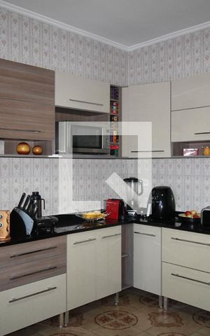 Casa à venda com 196m², 3 quartos e 4 vagasCozinha - Armários