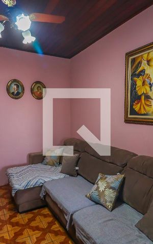 Casa à venda com 378m², 4 quartos e 2 vagas Casa à venda com 378m², 4 quartos e 2 vagasSala