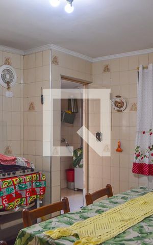 Casa à venda com 250m², 4 quartos e 2 vagas Casa à venda com 250m², 4 quartos e 2 vagasCozinha