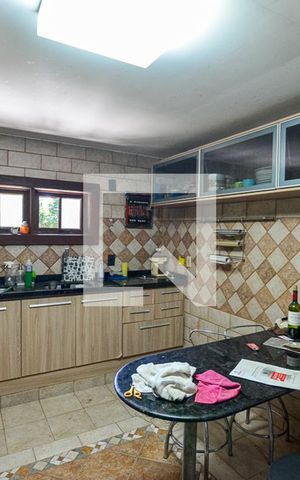 Casa à venda com 250m², 4 quartos e 1 vaga Casa à venda com 250m², 4 quartos e 1 vagaCozinha