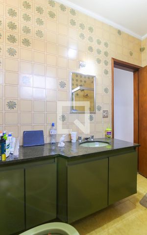 Casa para alugar com 724m², 6 quartos e 10 vagasBanheiro da Suíte 1